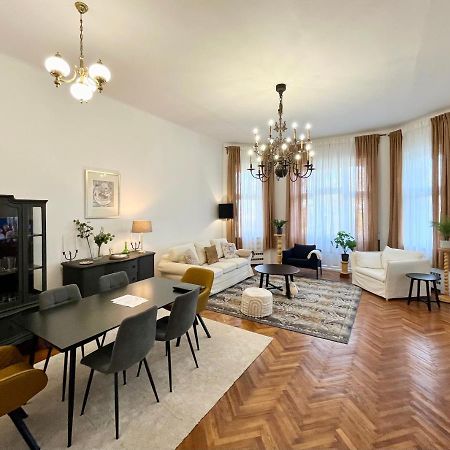 Hillside Luxury Residence Budapest With Free Garage Exteriör bild