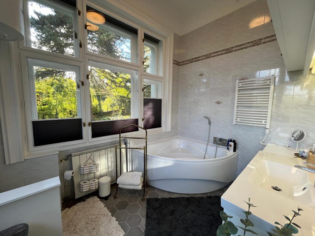 Hillside Luxury Residence Budapest With Free Garage Exteriör bild
