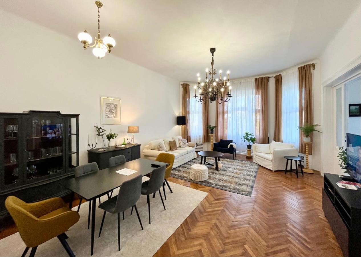 Hillside Luxury Residence Budapest With Free Garage Exteriör bild